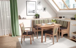 Bequeme Eckbank mit Truhe