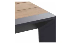 Moderner Terassentisch